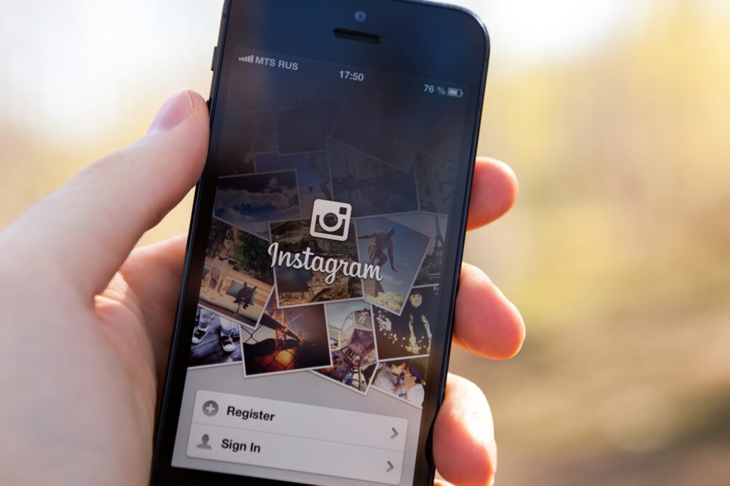 Phone-displaying-Instagram-login-screen
