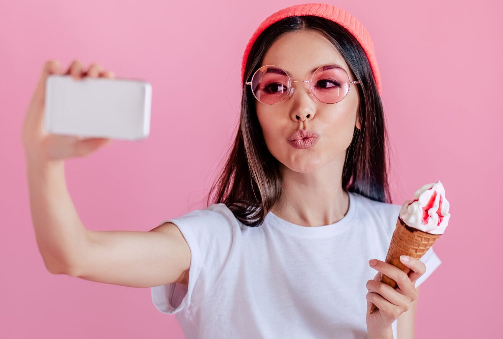 Female-Food-PR-influencer-capturing-content-of-eating-an-ice-cream