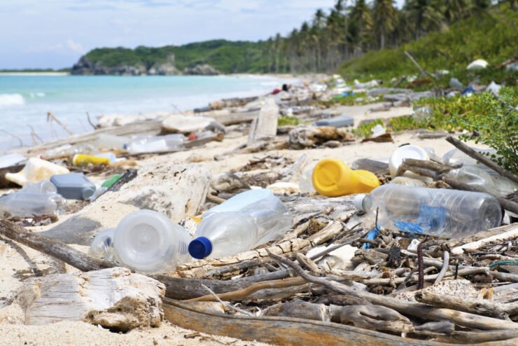 rubbish-and-pollution-on-a-Tropical-beach