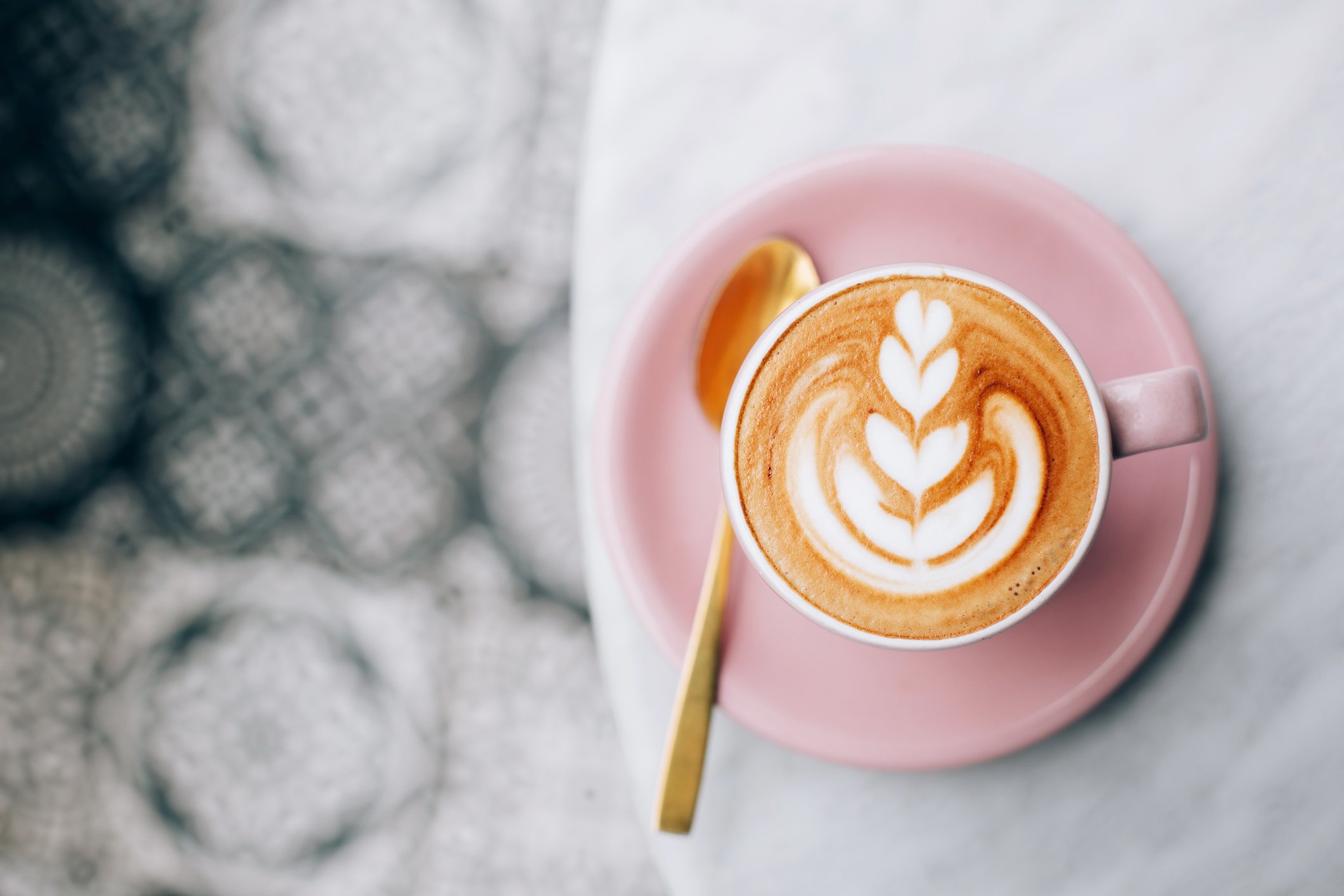 food-pr-photo-of-a-pink-cup-of-cappuccino-with-latte-art-on-the-table.