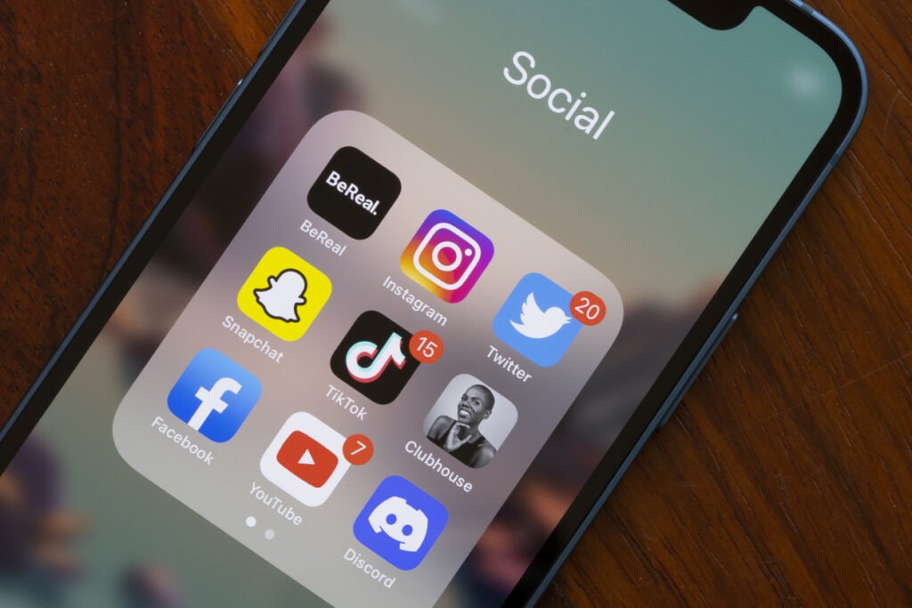 iPhone-screen-of-collection-of-social-apps