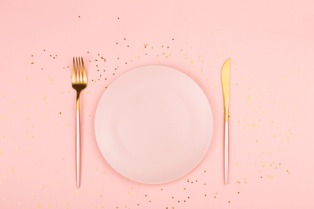Plate-with-knife-and-fork 