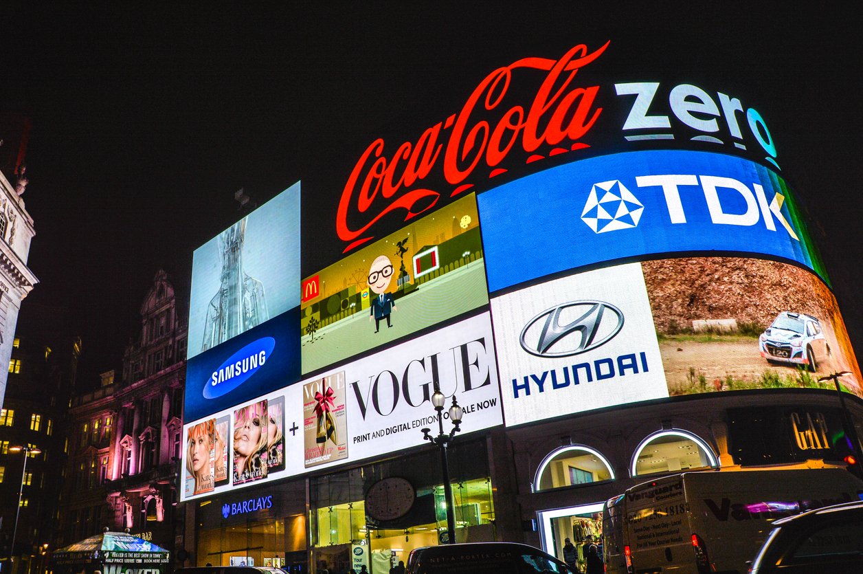 London-Piccadilly-consumer-marketing-billboards-during night